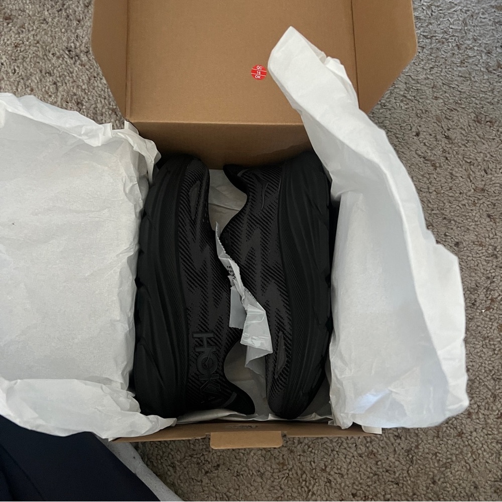 NWT HOKA CLIFTON 9